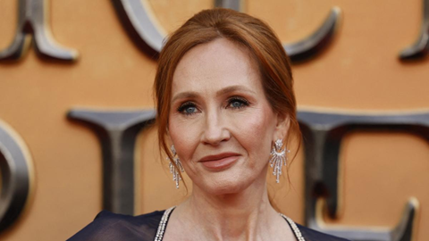 ROWLING DEFENDIÓ SU POSTURA SOBRE LAS PERSONAS TRANSGÉNERO, FRENTE A LAS CRÍTICAS DEL DIRECTOR CHRIS COLUMBUS