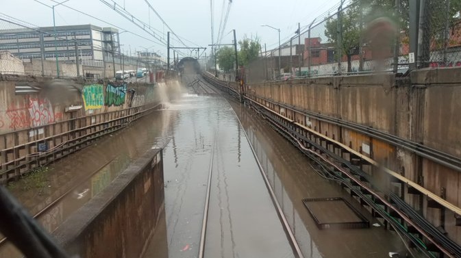 LLUVIAS PARALIZAN SERVICIO EN TRAMO DE LA LÍNEA A DEL METRO CDMX