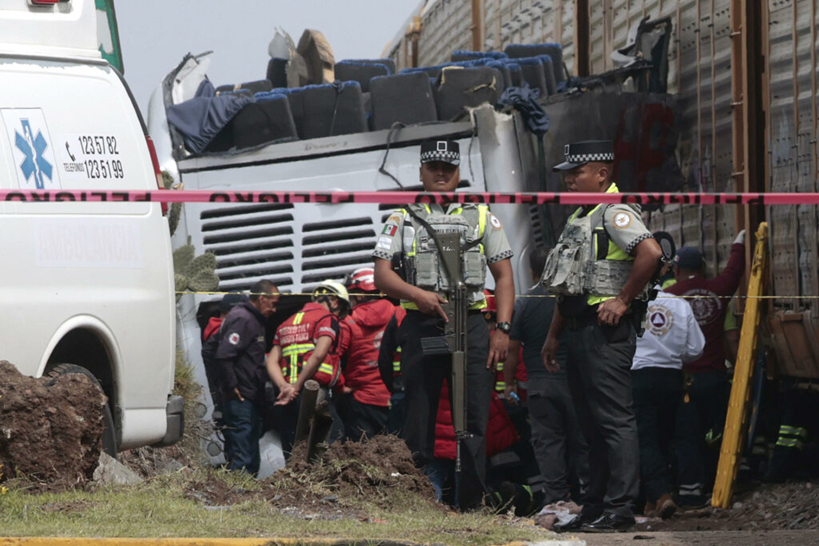 SUBEN A DIEZ LOS MUERTOS POR EL IMPACTO DE UN TREN CON AUTOBÚS EN EL ESTADO DE MÉXICO