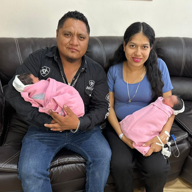 NACEN GEMELAS EN EL HOSPITAL DE GINECOBSTETRICIA (HGO) NO. 15 DEL IMSS CHIHUAHUA