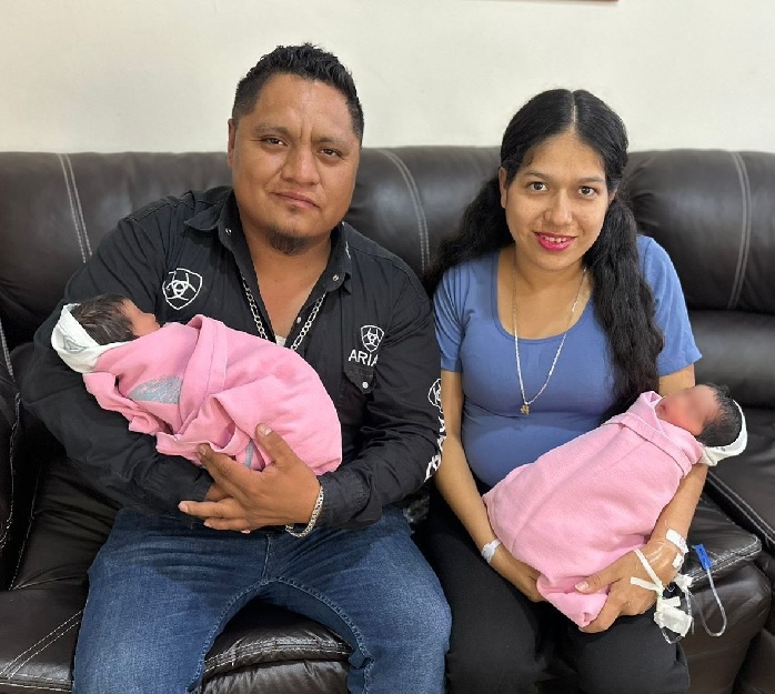 NACEN GEMELAS EN EL HOSPITAL DE GINECOBSTETRICIA (HGO) NO. 15 DEL IMSS CHIHUAHUA