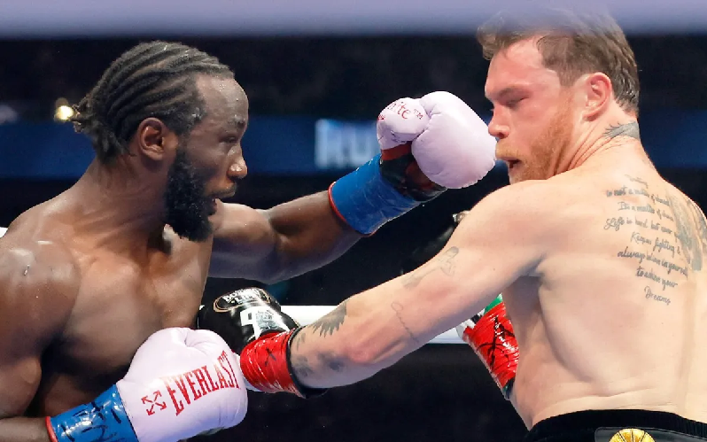  CRAWFORD VENCE POR DECISIÓN UNÁNIME A ‘CANELO’ ÁLVAREZ