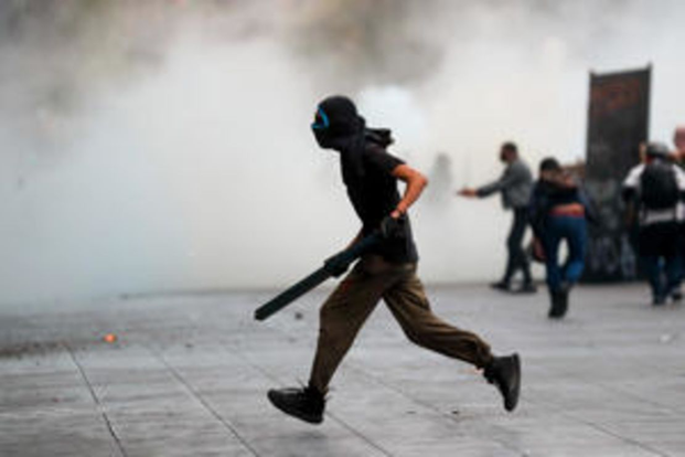 AL MENOS 94 POLICÍAS RESULTARON HERIDOS DURANTE LA MANIFESTACIÓN DEL 57 ANIVERSARIO DE LA MASACRE DE TLATELOLCO