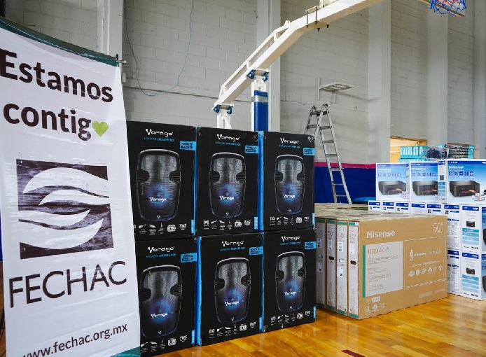 ENTREGAN FECHAC, MUNICIPIO DE SAUCILLO Y ESTACIONÓMETROS MÁS DE $1 MILLÓN EN LA ENTREGA DE EQUIPAMIENTO ESCOLAR EN LA REGIÓN DE SAUCILLO