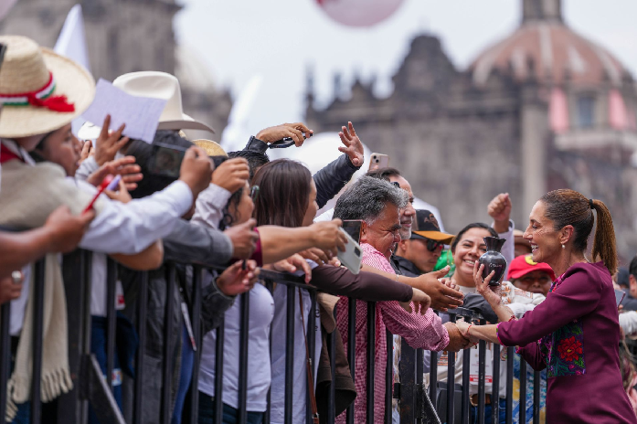 SHEINBAUM MINIMIZA POLÉMICA VALLA