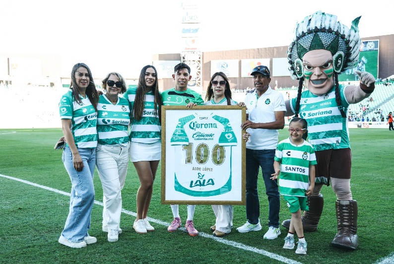 RECONOCEN A ALDO LÓPEZ VARGAS POR SUS PRIMEROS 100 PARTIDOS EN LA LIGA MX CON SANTOS LAGUNA