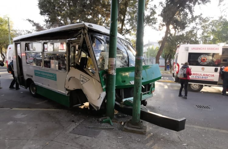 15 HERIDOS RESULTARON DE CHOQUE DE MICROBÚS EN CDMX