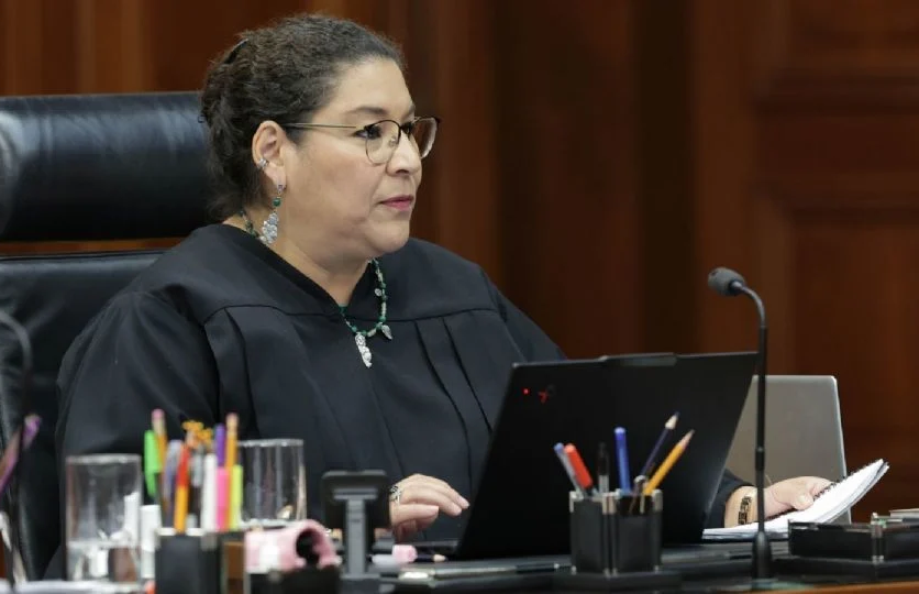 EN SESIÓN SOLEMNE LENIA BATRES SE QUEDÓ DORMIDA, VIDEO LA CAPTÓ  