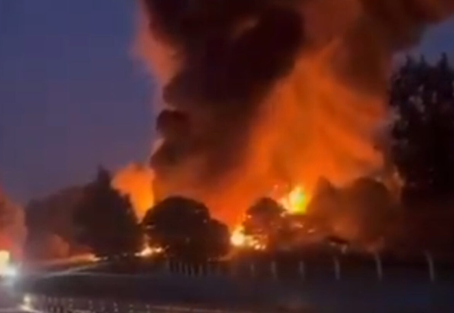 VUELCA PIPA EN LA AUTOPISTA MÉXICO-PUEBLA; CIERRAN CIRCULACIÓN EN AMBOS SENTIDOS