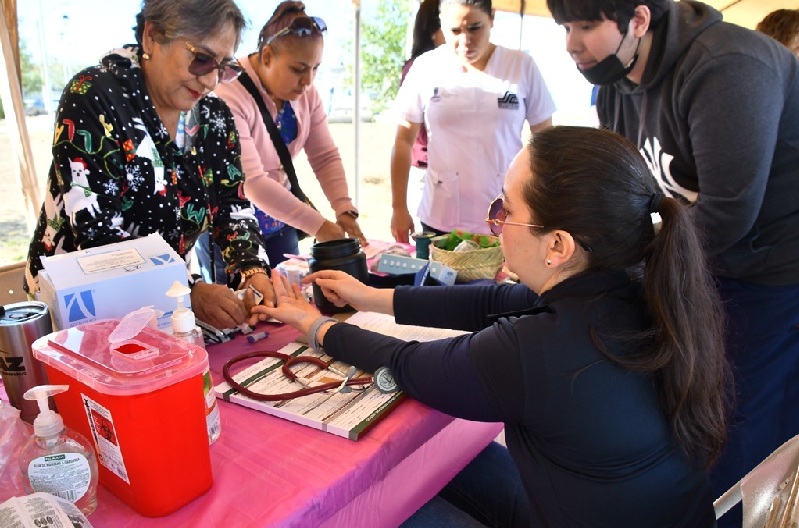 ACUDEN MÁS DE 3 MIL PERSONAS A LA FERIA DE SERVICIOS PROFESIONALES EN LA COLONIA VILLAS DEL REAL