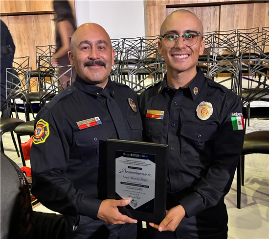 JUAN MANUEL OLIVAS, BOMBERO Y PINTOR TRABAJA PARA DEJAR UN LEGADO DENTRO DE LA CORPORACIÓN ANTES DE JUBILARSE