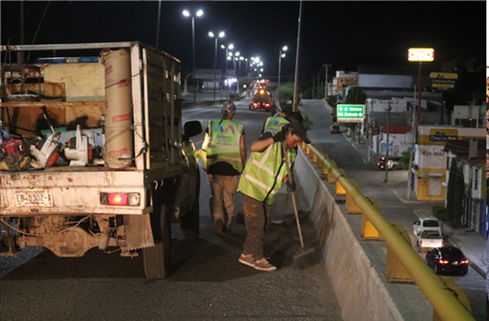 CON TRES TURNOS, MANTIENE GOBIERNO MUNICIPAL LIMPIEZA CONTINUA EN CALLES Y AVENIDAS AL SUR DE LA CIUDAD