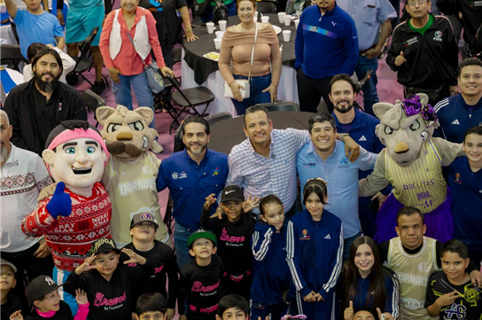 RECONOCE MARCO BONILLA A DEPORTISTAS DE LA CIUDAD Y LES REALIZA POSADA NAVIDEÑA