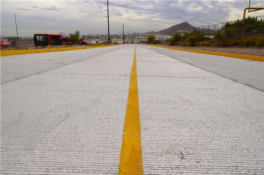 CIRCULAN HABITANTES DE COLONIA EJIDO NOMBRE DE DIOS EN CALLE SEGURA GRACIAS AL PRESUPUESTO PARTICIPATIVO