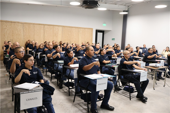 PREPARAN A CADETES DE LA POLICÍA MUNICIPAL PARA ATENDER A PERSONAS CON DISCAPACIDAD AUDITIVA