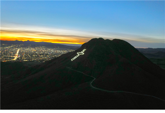 ENCIENDE MUNICIPIO CRUZ ECUMÉNICA DEL CERRO GRANDE POR TEMPORADA NAVIDEÑA