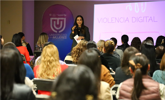 APRENDER, CRECER Y ESTAR SEGURAS: ALUMNAS DE LA UNIVERSIDAD DE LAS MUJERES RECIBEN CAPACITACIÓN EN VIOLENCIA DIGITAL