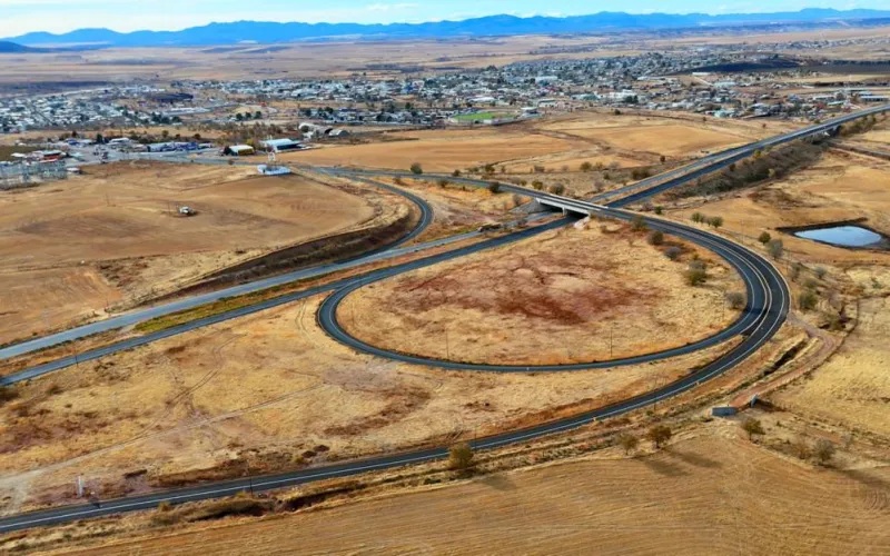 REHABILITA ESTADO CARPETA ASFÁLTICA EN EL DISTRIBUIDOR VIAL LA JUNTA