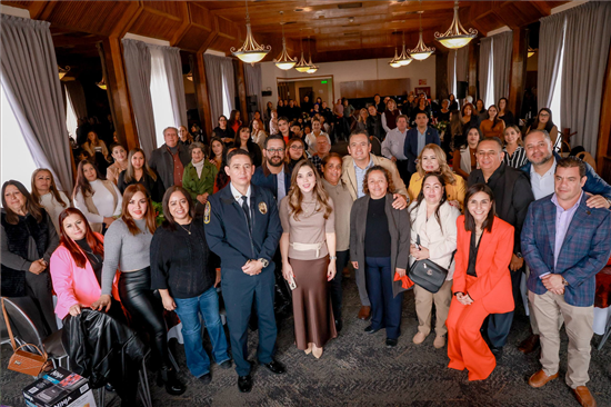  RECONOCE MARCO BONILLA A FAMILIAS DE POLICÍAS CAÍDOS CON CONVIVIO DECEMBRINO