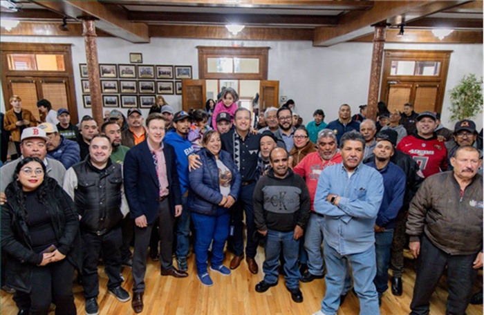 LLEGA LA NAVIDAD A LOS BOLEROS DEL CENTRO; MARCO BONILLA ENTREGÓ APOYOS POR SU TRABAJO