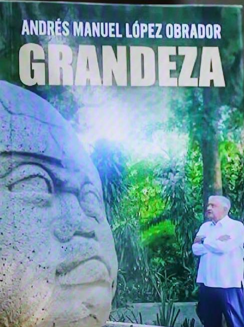 EN EL SENADO REPARTEN EL LIBRO “GRANDEZA DE AMLO”