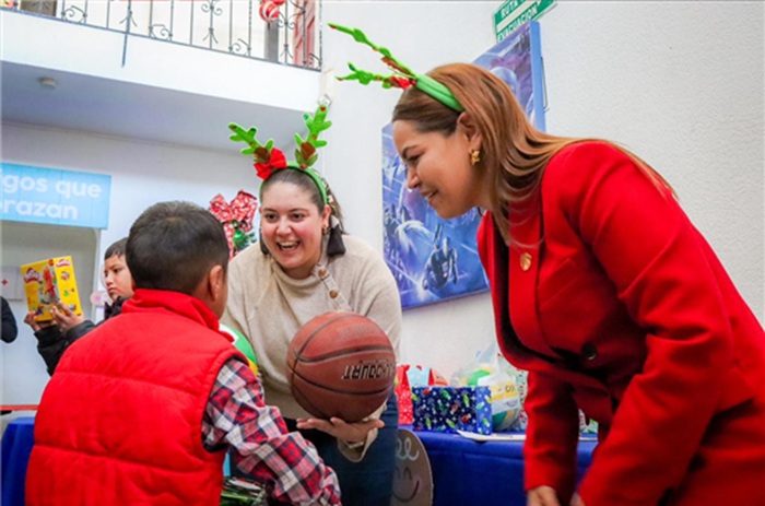 PROTEGE DIF MUNICIPAL DEL FRÍO A NIÑAS Y NIÑOS DE AMANC CON ENTREGA DE CHAMARRAS