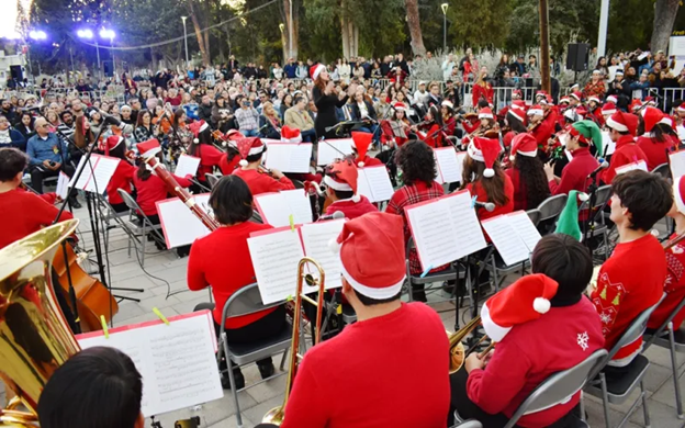 DEMUESTRAN SU TALENTO MÁS DE 300 ESTUDIANTES DE MÚSICA EN MI ESCUELA EN FESTIVAL NAVIDEÑO