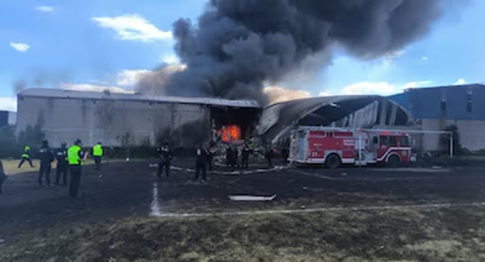 AUTORIDADES MEXIQUENSES DETALLARON EL DESPLOME DE UN AVIÓN PEQUEÑO CERCA DEL AEROPUERTO DE TOLUCA, ESTADO DE MÉXICO