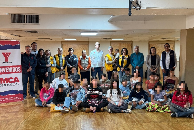 REGIDORA LUPITA BORRUEL ENCABEZA ENTREGA SIMBÓLICA DE CHAMARRAS DEL PROGRAMA “ABRIGOS QUE ABRAZAN” A NIÑAS Y NIÑOS DE OBRA DE BARRIO YMCA