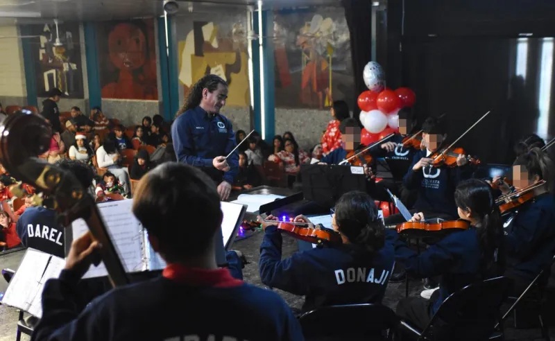 CELEBRA DIF ESTATAL FESTIVAL NAVIDEÑO CON ESTUDIANTES BAJO LA TUTELA DEL ESTADO