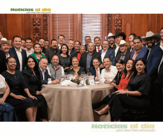 MARU CAMPOS AGRADECE A ALCALDES CHIHUAHUENSES POR SU TRABAJO DURANTE LA CELEBRACIÓN DEL BRINDIS NAVIDEÑO EN PALACIO DE GOBIERNO