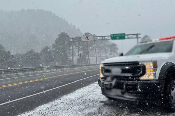 ASÍ SE VE LA PRIMERA NEVADA DEL AÑO EN DURANGO, COAHUILA Y CHIHUAHUA