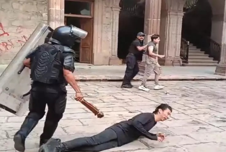 MANIFESTANTE DETENIDO EN LA PROTESTA POR ASESINATO DE CARLOS MANZO FUE LIBERADO