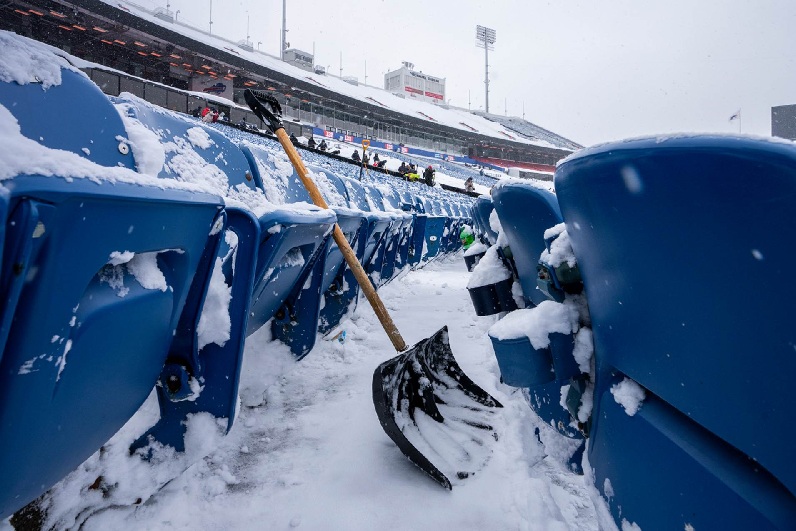 LOS BUFFALO BILLS CONVOCARON A SUS FANÁTICOS PARA REMOVER LA NIEVE DEL HIGHMARK STADIUM