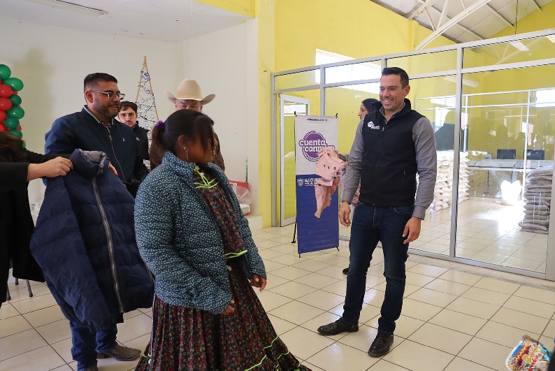 DISTRIBUYE ESTADO APOYOS ALIMENTARIOS Y CHAMARRAS PARA 200 FAMILIAS EN SAN FRANCISCO DE BORJA