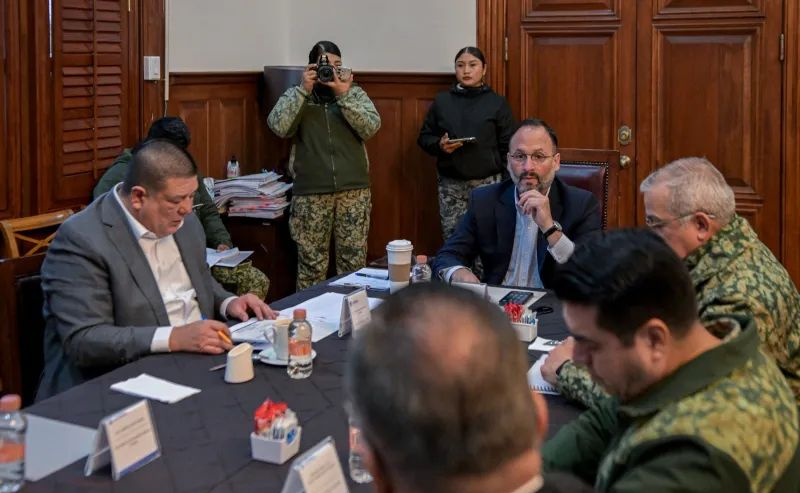 MARU CAMPOS DA SEGUIMIENTO A ESTRATEGIAS DE SEGURIDAD EN SESIÓN DE LA MESA ESTATAL DE CONSTRUCCIÓN DE PAZ