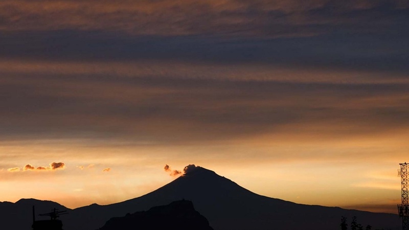 CAPTAN EXTRAÑOS OBJETOS CERCA DEL POPOCATÉPETL