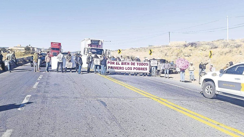BLOQUEAN CARRETERA FEDERAL 45 EN ZACATECAS POR ACOPIO DE FRIJOL