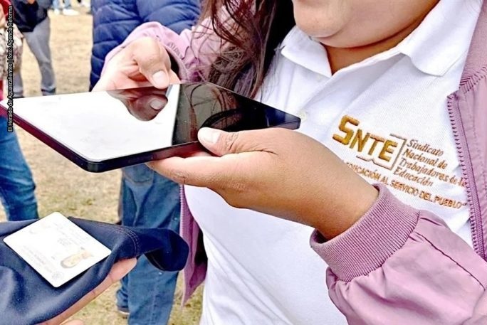 MITAD DEL SNTE FUE AFILIADO A MORENA