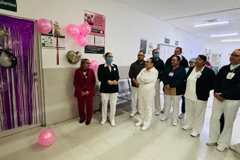 TOCA LA CAMPANA DE LA VICTORIA EN HOSPITAL MORELOS DEL IMSS CHIHUAHUA, TRAS VENCER EL CÁNCER DE MAMA