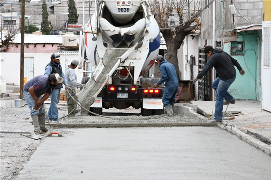 AVANZA MUNICIPIO EN PAVIMENTACIÓN DE LA CALLE PRIVADA DE URQUIDI EN LA COLONIA BARRIO DE LONDRES