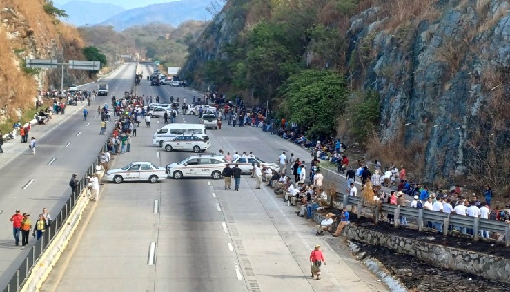 MANIFESTANTES BLOQUEARON LA AUTOPISTA DEL SOL EN AMBOS SENTIDOS DURANTE MAÑANA DEL LUNES 2 DE FEBRERO DE 2026