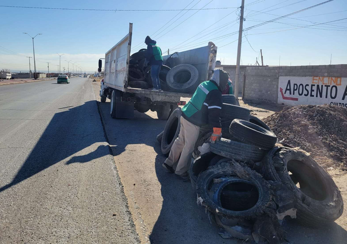 RETIRAN MÁS DE 300 LLANTAS EN VIALIDADES DE ACCESO A CIUDAD JUAREZ