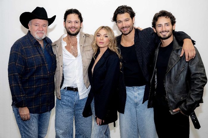 NUEVA PRODUCCIÓN DE JOSÉ ALBERTO CASTRO REALIZA SU PRIMERA JUNTA DE TRABAJO