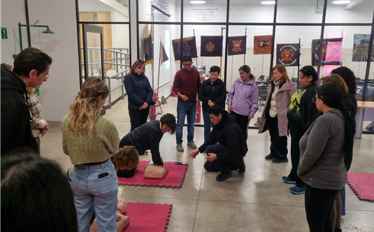 CAPACITAN BOMBEROS A GRUPOS DE SENDERISTAS PARA ACTUAR ANTE EMERGENCIAS