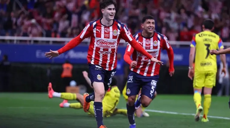 CHIVAS DERROTA AL AMÉRICA EN EL CLÁSICO 