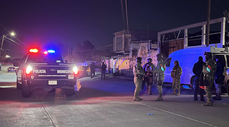 RECIBE MUJER BALAZO Y ES AUXILIADA POR VECINOS