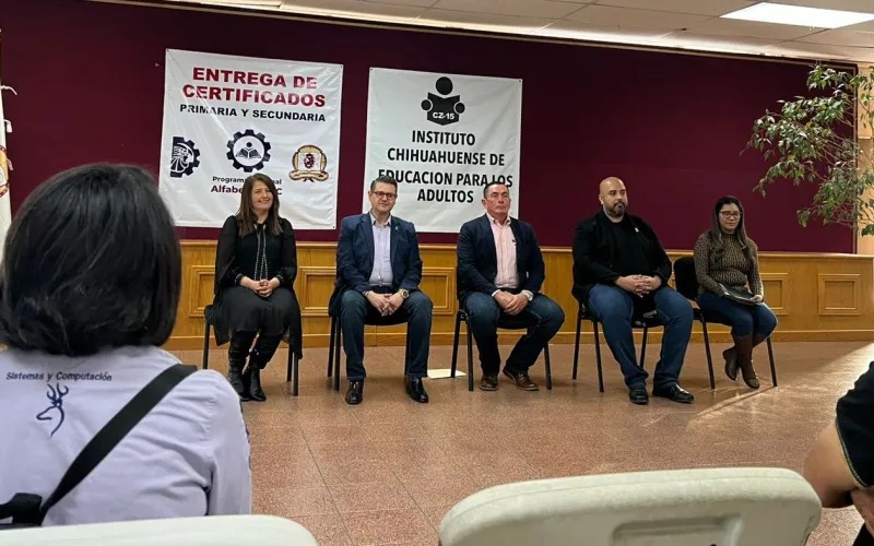 CULMINAN ESTUDIOS DE NIVEL BÁSICO 70 ADULTOS A TRAVÉS DEL PROGRAMA ALFABETIZATEC