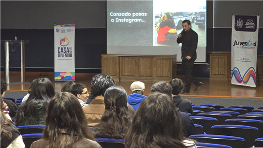 BRINDA MUNICIPIO PLÁTICAS SOBRE LIDERAZGO A JÓVENES UNIVERSITARIOS DE LA UACH