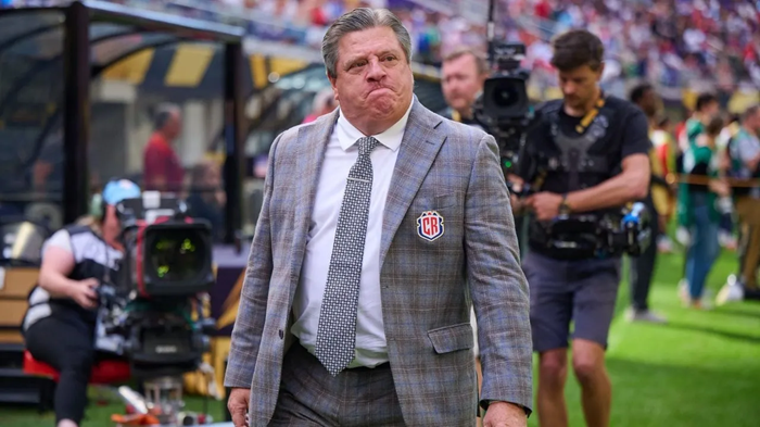 TRAS FRACASAR CON LA SELECCIÓN DE COSTA RICA RUMBO AL MUNDIAL 2026 MIGUEL HERRERA SERÁ COMENTARISTA DE TV